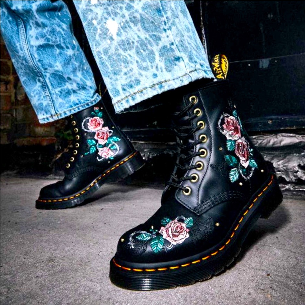 Dr. Martens 1460 Vonda boot (pink rose details)